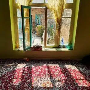 بگشا پنجره‌ ها را که نسیم سحری همچو پروانه زمانی گشته پیرامن گل تا به کنعان برساند عطر پیراهن گل چشم دل گر بگشایی همه جا کوی جانانه بود